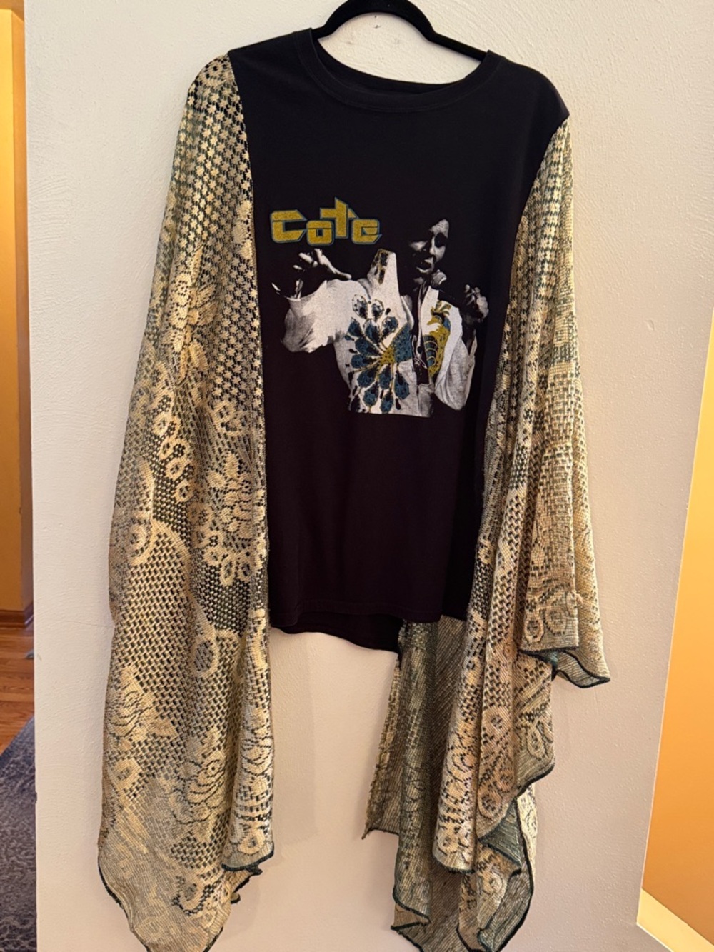Cote -ELVIS IMPERSONATOR with beautiful gold lace like sleeves. One of a kind